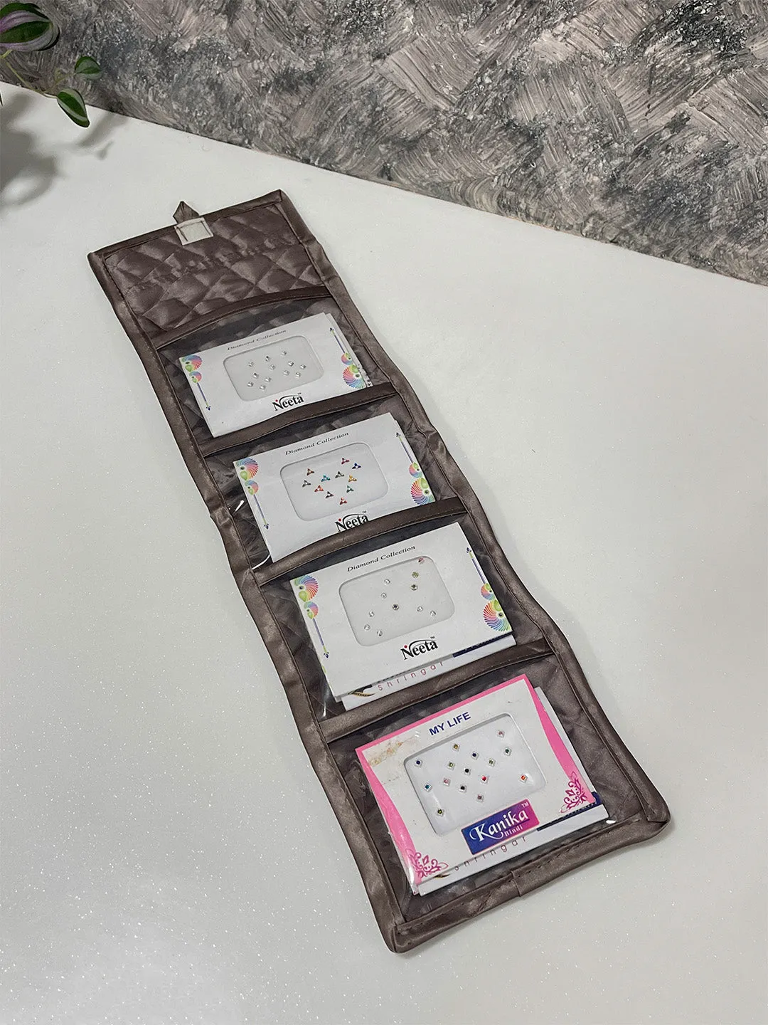 Adjustable Bindi Organizer with Compact Design for Easy Storage