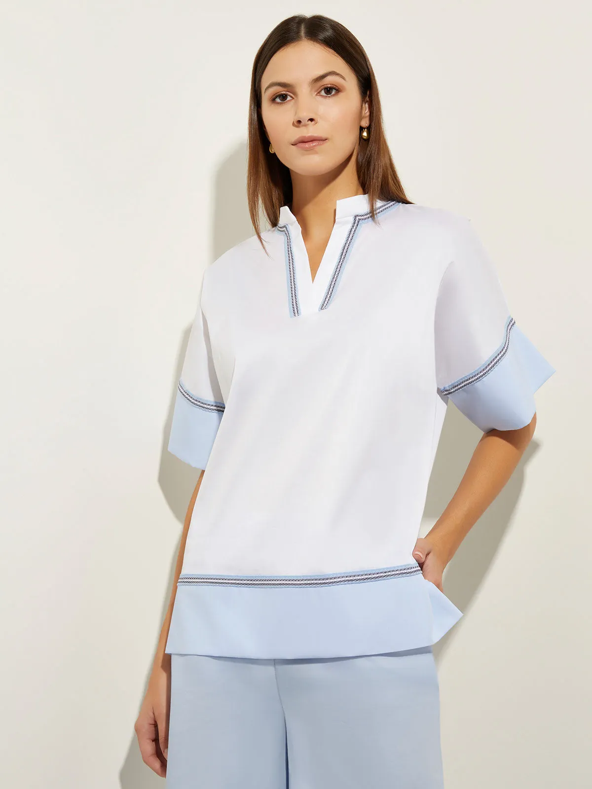 Contrast Hem Split Neck Stretch Cotton Blouse