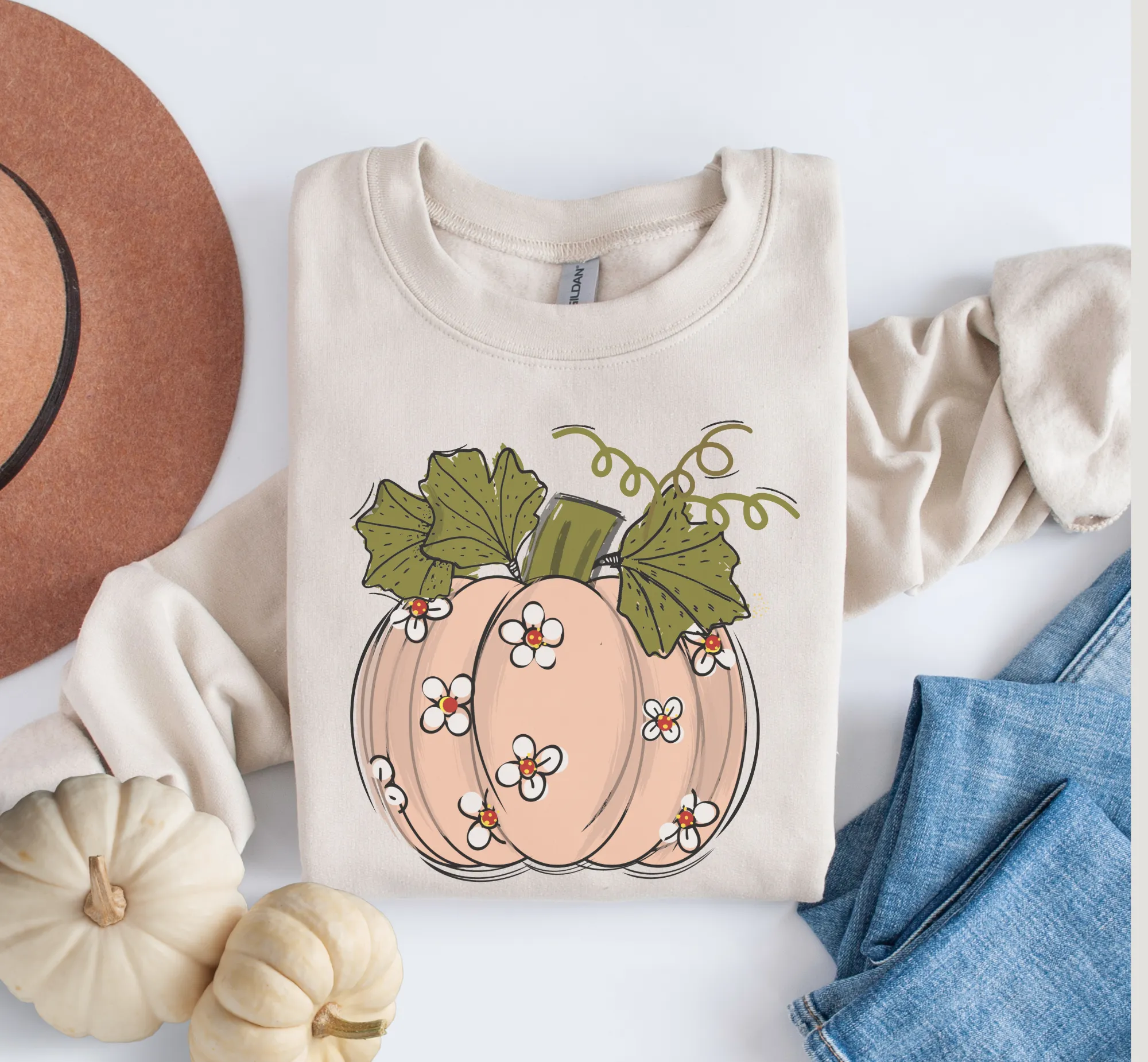 Women's Fall Hand Drawn Pumpkin Design Pink Pumpkin with Daisies Pullover Sweatshirt